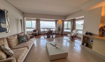 Apartamento frente mar, mobiliado com uma vista panorâmica no centro de Balneário Camboriú/SC